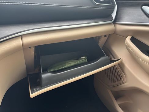 Used 2024 Jeep Grand Cherokee L Limited w/ Black Appearance Package image 24