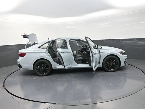 New 2026 Volkswagen Jetta SE image 32