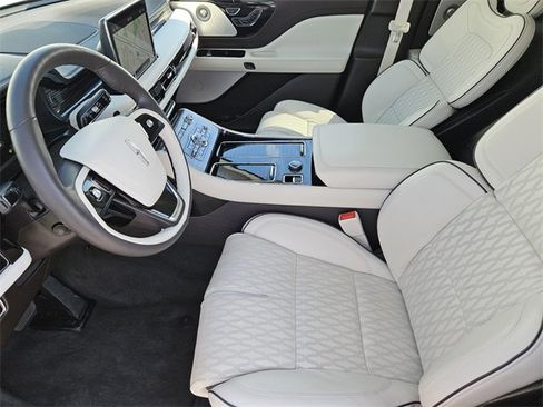 Certified 2024 Lincoln Aviator Black Label w/ Dynamic Handling Package image 13