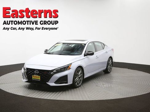 Used 2023 Nissan Altima 2.0 SR FWD image 56