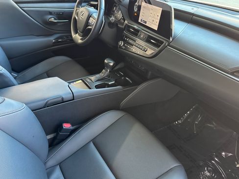 Used 2024 Lexus ES 350 w/ Premium Package FWD image 32