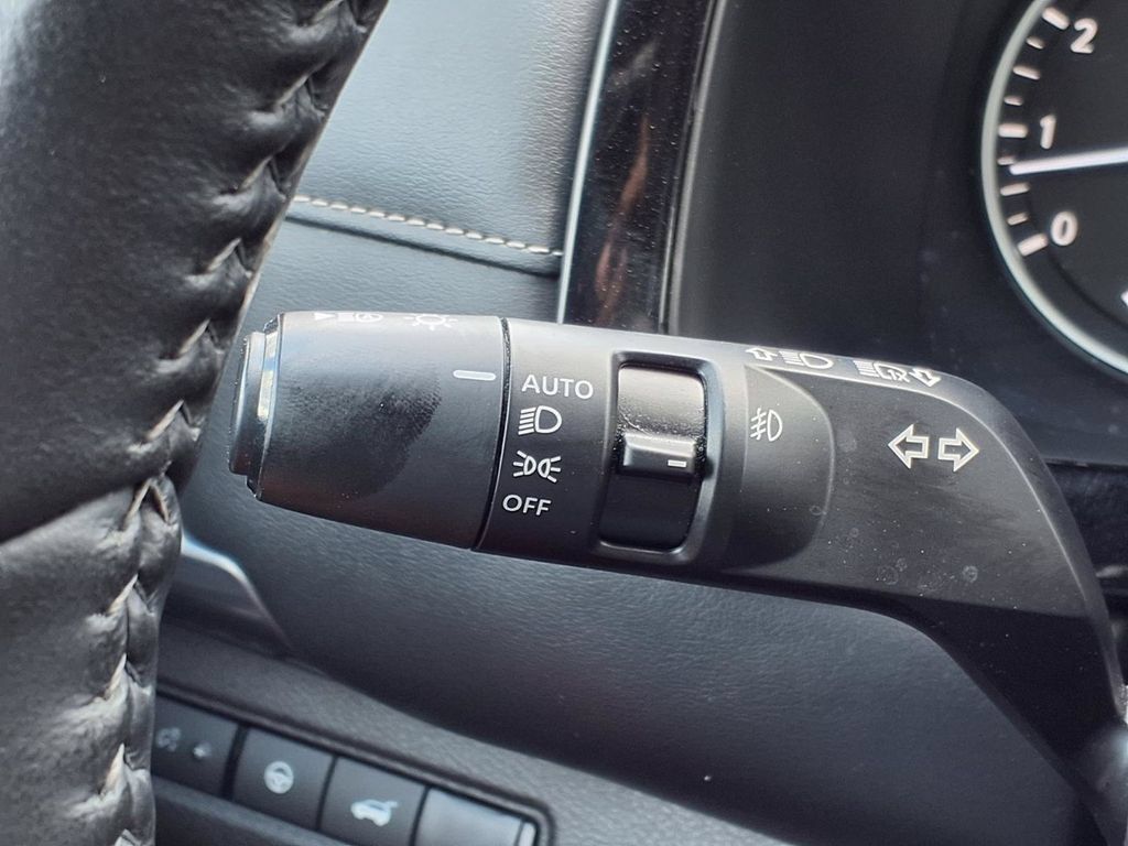 Used 2024 Nissan Pathfinder SL w/ SL Premium Package FWD image 17