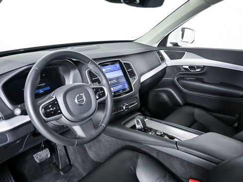 Used 2023 Volvo XC90 B5 Core AWD/4WD image 6