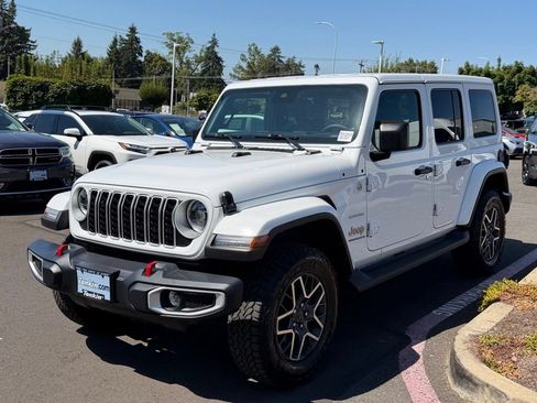 Used 2024 Jeep Wrangler Unlimited Sahara AWD/4WD image 4