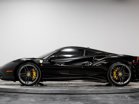 Used 2018 Ferrari 488 GTB image 27