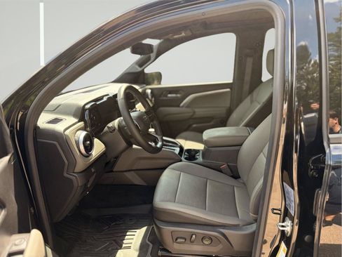 Used 2025 Chevrolet Colorado ZR2 w/ Midnight Edition AWD/4WD image 19