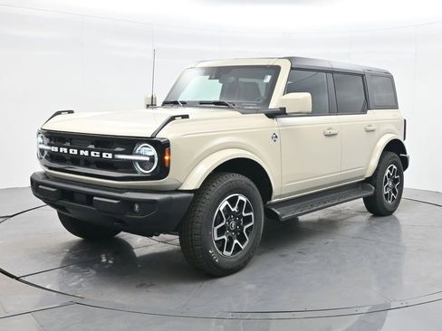 New 2025 Ford Bronco Outer Banks image 1