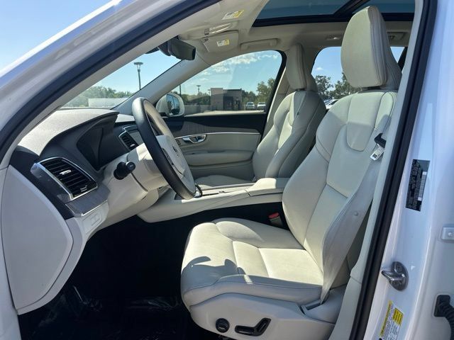 Certified 2025 Volvo XC90 T8 Plus AWD/4WD image 19