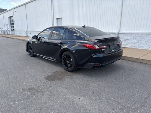 Used 2025 Toyota Camry SE image 11