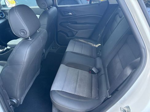 Used 2025 Chevrolet Trax LT image 25