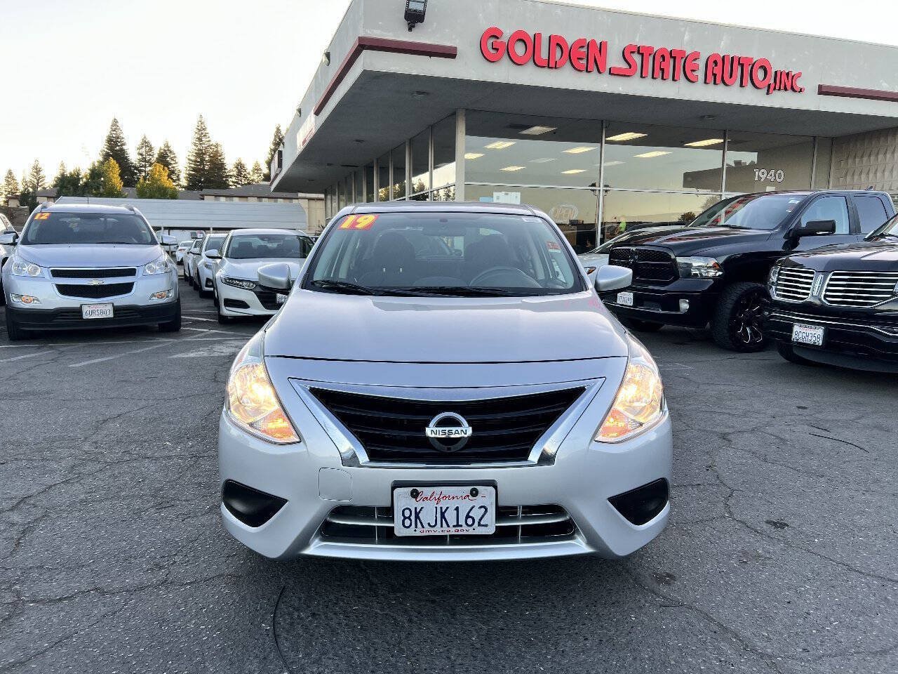 Used 2019 Nissan Versa SV FWD image 3