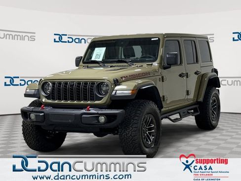 Used 2025 Jeep Wrangler Unlimited Rubicon AWD/4WD image 1