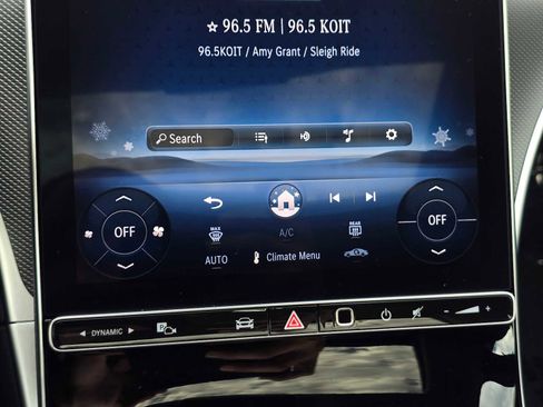 Used 2025 Mercedes-Benz C 300 4MATIC Sedan image 29