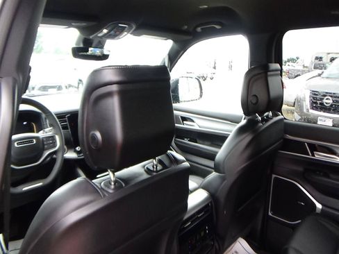Certified 2025 Jeep Wagoneer Series II AWD/4WD image 11