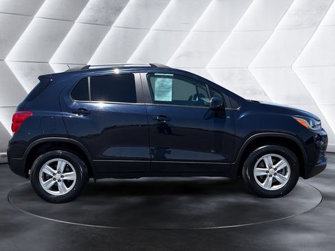 Certified 2022 Chevrolet Trax LT w/ LT Convenience Package AWD/4WD image 6