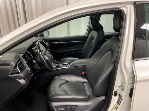 Used 2020 Toyota Camry XLE image 10