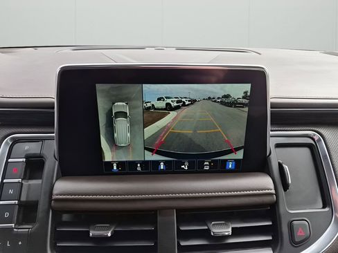 Used 2022 GMC Yukon XL SLT w/ SLT Premium Package image 44