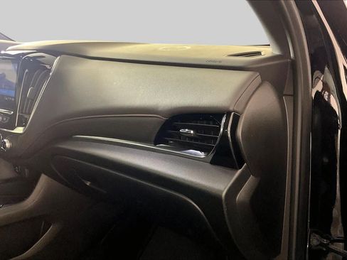 Used 2023 Chevrolet Traverse RS FWD image 18