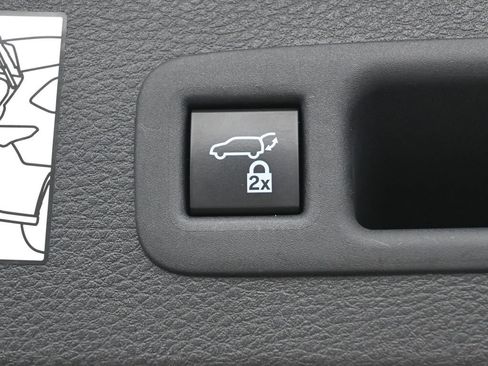 Certified 2024 Toyota Sienna XLE image 31