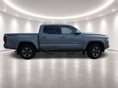Used 2019 Toyota Tacoma TRD Sport AWD/4WD image 9