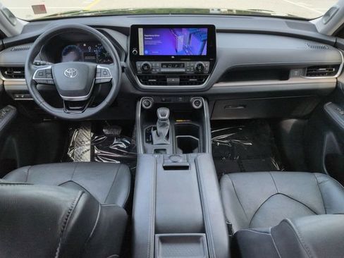 Certified 2024 Toyota Grand Highlander FWD image 15