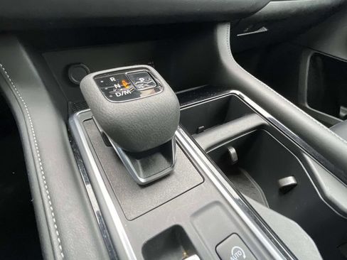 Used 2025 Nissan Pathfinder SV AWD/4WD image 31