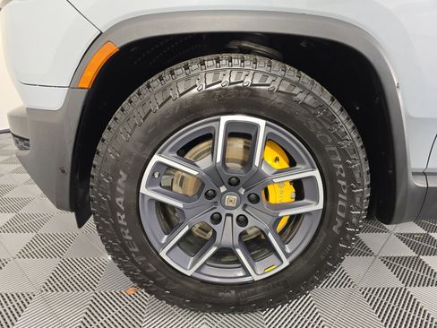 Used 2023 Rivian R1T Launch Edition image 9