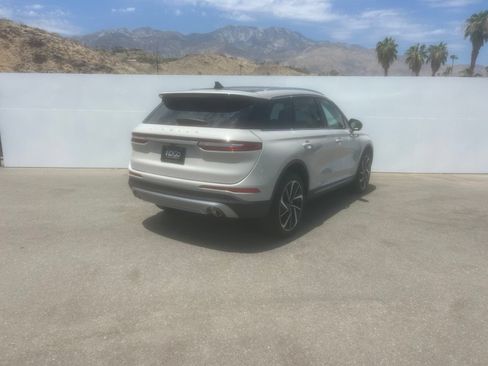 Used 2023 Lincoln Corsair Reserve w/ Equipment Group 201A FWD image 5