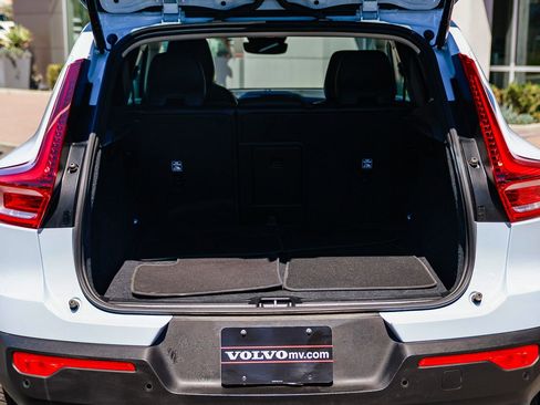 Used 2025 Volvo XC40 B5 Core AWD/4WD image 30