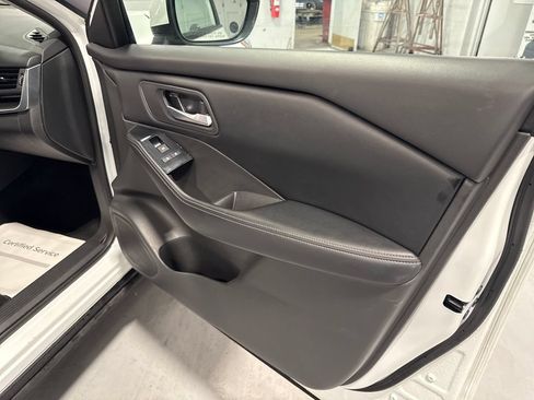 Used 2024 Nissan Rogue SV AWD/4WD image 32