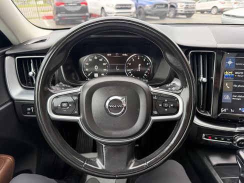 Used 2018 Volvo XC60 T6 Momentum w/ Advanced Package AWD/4WD image 12