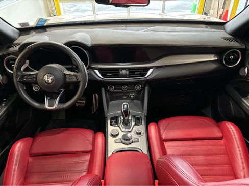 Used 2024 Alfa Romeo Stelvio Veloce image 11