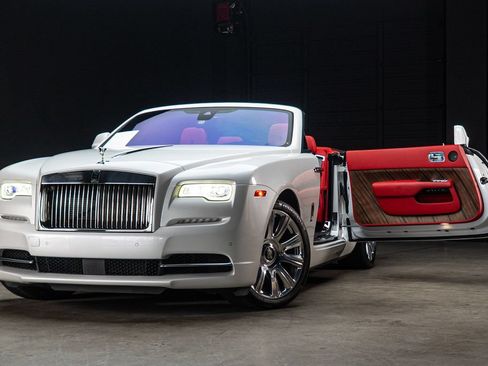 Used 2016 Rolls-Royce Dawn RWD image 2