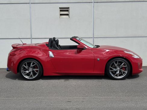 Used 2013 Nissan 370Z Touring w/ Sport Pkg RWD image 10