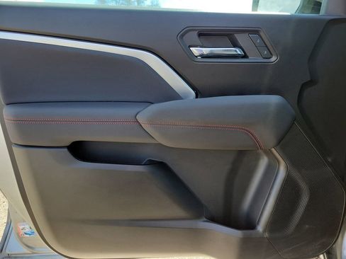 Used 2024 Chevrolet Colorado Z71 w/ Z71 Convenience Package 2 image 17