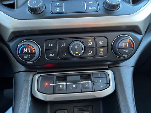 Used 2022 GMC Acadia Denali w/ Denali Ultimate Package image 32