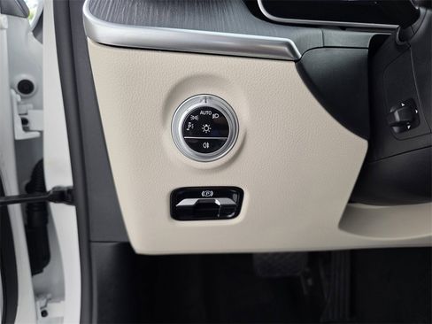 Certified 2025 Mercedes-Benz C 300 Sedan image 23