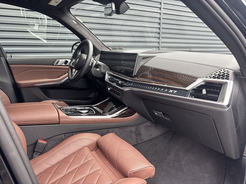 Used 2026 BMW X7 xDrive40i w/ M Sport Package AWD/4WD image 37
