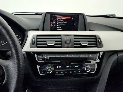 Used 2016 BMW 320i 4dr Sdn 320i with Driving Assi image 17