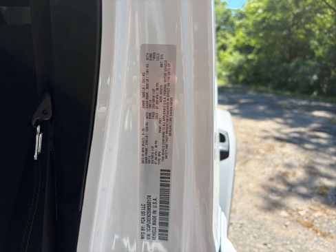 Used 2025 Jeep Wrangler Unlimited Sahara AWD/4WD image 30
