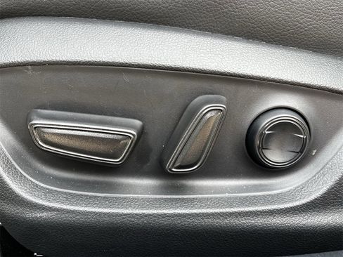 Used 2021 Toyota Camry SE w/ Cold Weather Package image 24