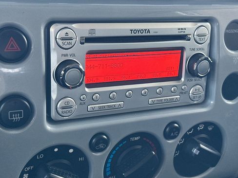 Used 2014 Toyota FJ Cruiser 4WD w/ Convenience Package image 16