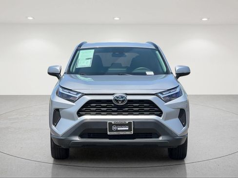 Used 2025 Toyota RAV4 XLE AWD/4WD image 8