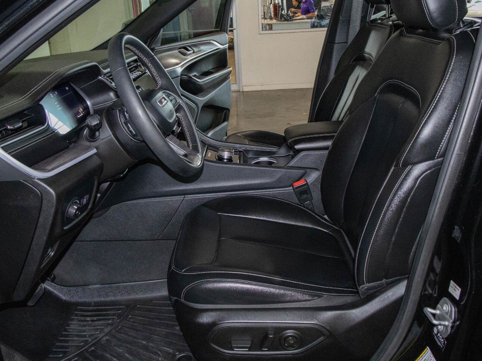 Used 2024 Jeep Grand Cherokee L Limited w/ Black Appearance Package RWD image 8