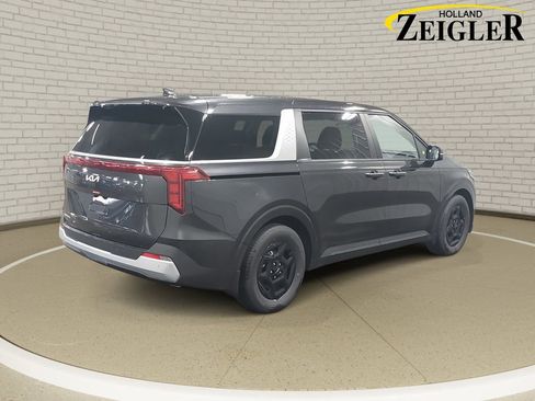 New 2026 Kia Carnival FWD image 5