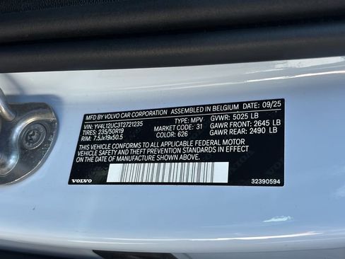 Certified 2026 Volvo XC40 B5 Plus AWD/4WD image 34