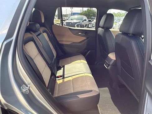 Used 2025 Chevrolet Equinox ACTIV w/ Safety and Technology Package FWD image 19
