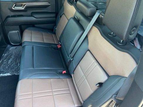 Certified 2024 Chevrolet Silverado 1500 High Country w/ Technology Package AWD/4WD image 9