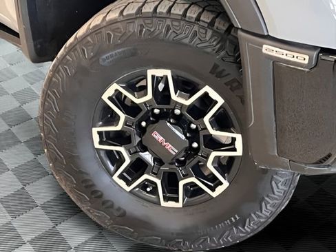 Used 2024 GMC Sierra 2500 AT4X image 33