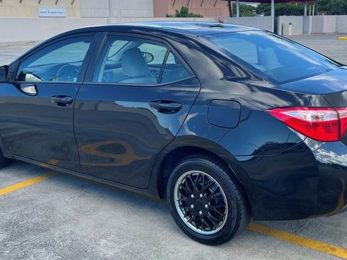 Used 2018 Toyota Corolla LE image 3